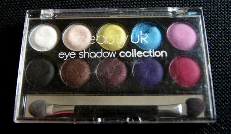 Review & Swatch: Beauty UK eyeshadow palette 6