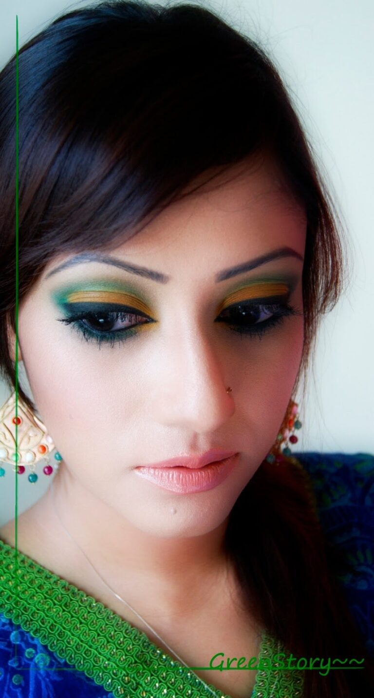 Color Pop: Orange & Green eye in a wearable way….
