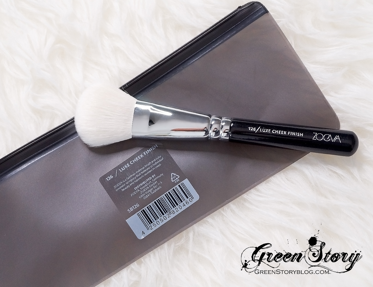 126 Luxe Cheek Finish Face makeup brush