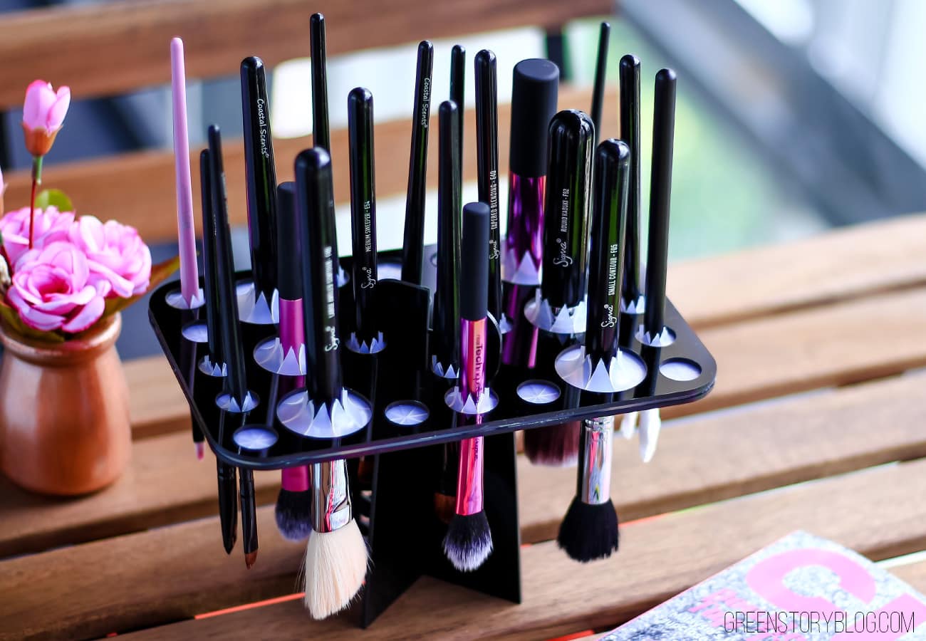 How To Dry Makeup Brushes? I Have A Cheap Solution For You