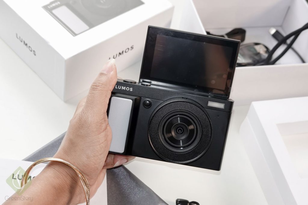 Is the LUMOS EVOKE digital camera better than a smartphone?
